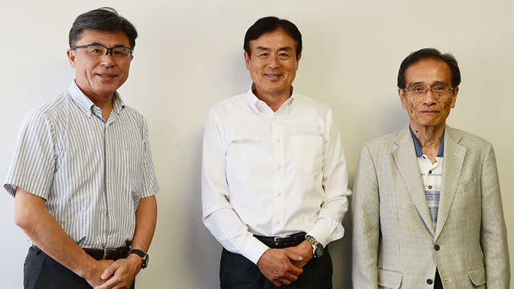 山田桂一郎氏・原田宗彦学長・岩尾専務理事
