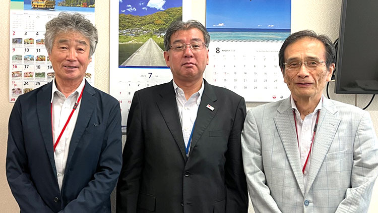 河野常務理事、中村部長、岩尾専務理事